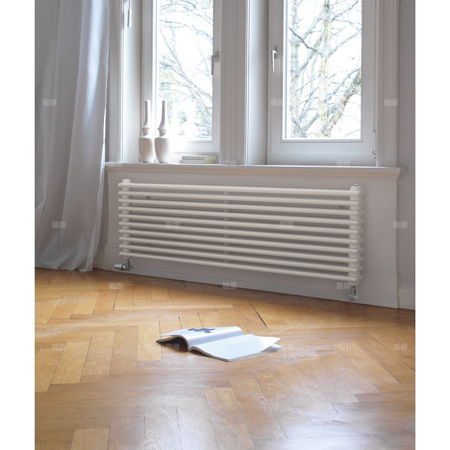 Grzejnik Zehnder Charleston Turned T3180/6 - 1800 mm, Kolor (Code0325) Technoline (clear lacquer), Typ złącza Code 5390, Roz. Stabilizująca Tak, Zintegrowane konsole naścienne Spawane uchwyty góra/dół, Kolor mocowania (CodeRADC) Kolor grzejnka