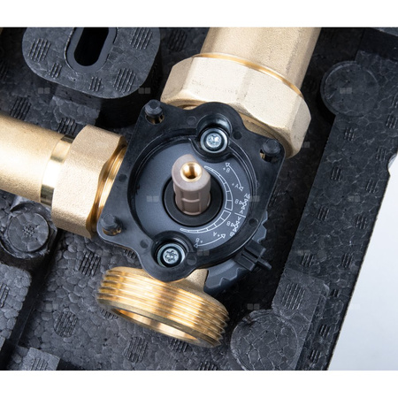 Grupa pompowa AFRISO PrimoTherm 180-2 DN 25 AP 3-WM-SM Vario GZ x GW 1 1/2'' x 1'', z zaworem mieszającym, z izolacją, z pompą obiegową, z siłownikiem arm 343 proclick