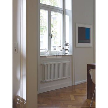 Grzejnik Zehnder Charleston Retrofit 5107 - 30 elem., klolor RAL 9010, typ złącza Code 1270, konsole ścienne SMB, kolor mocowania (CodeRADC) - kolor grzejnika, ilość zest. naściennych 4